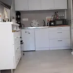 شقة For *