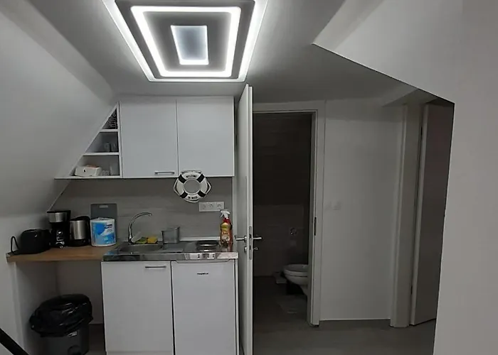 Lejlighed For *